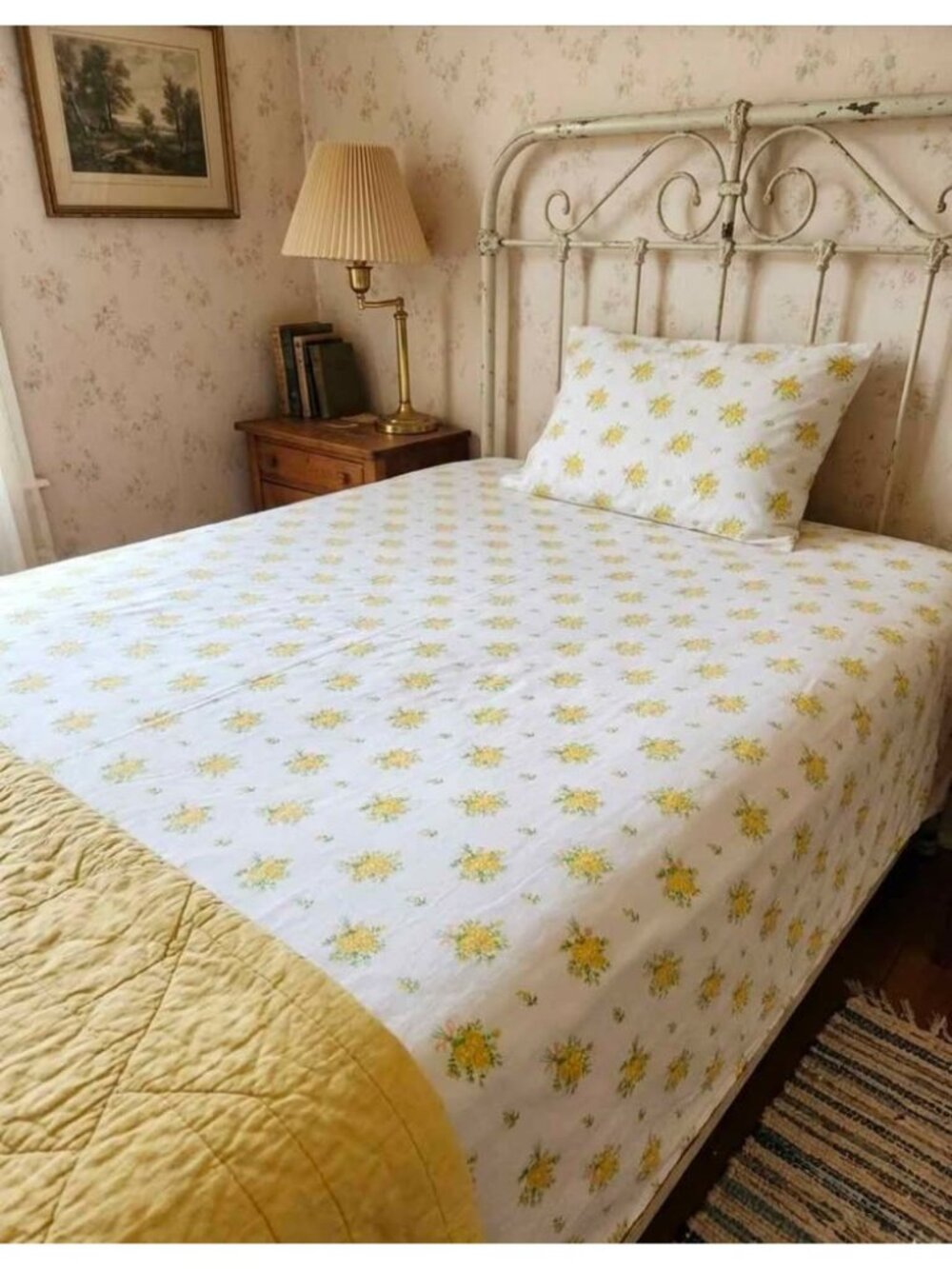 Vintage white and yellow floral Queen flat sheet